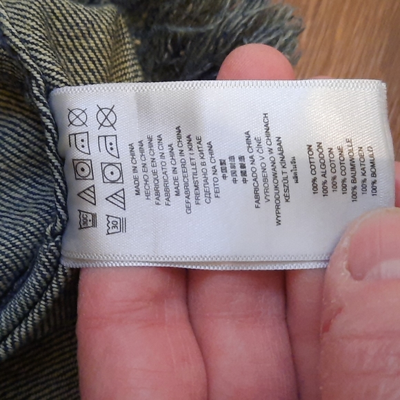 🔥🔥🔥SALE🔥🔥🔥Michael Kors Denim Fringed Cropped Top - Picture 4 of 4